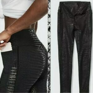 Stylish Black Crocodile Pattern Leggings